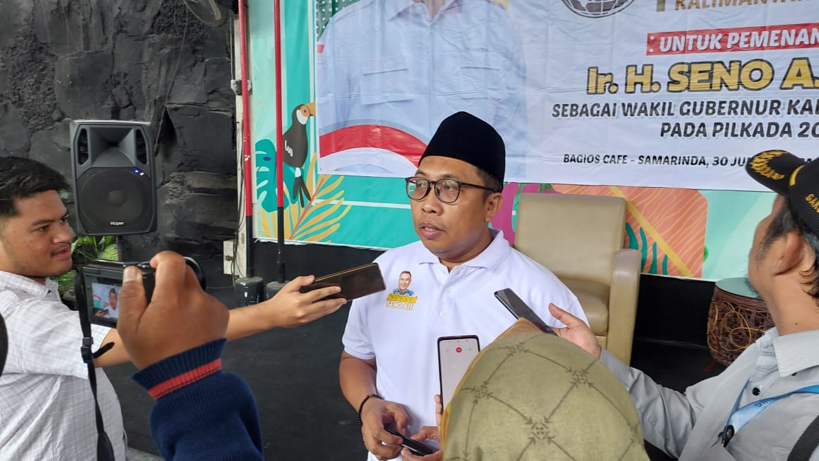 Ketua Forum SATUNUSA, Herman A Hasan diwawacara usai Deklarasi digelar di Bagios Cafe, Minggu 30 Juni 2024.